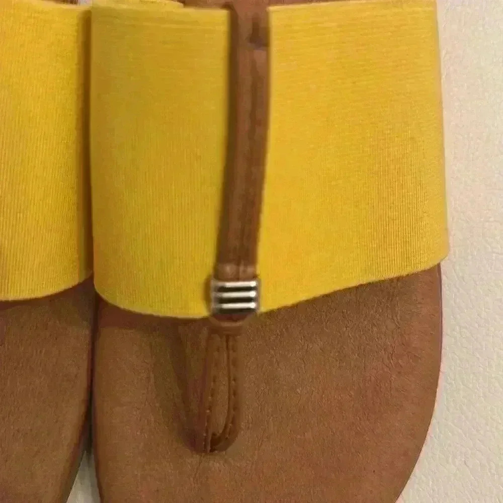 NWOT. Andre Assous Featherweight Women’s sandals. Yellow. Size 10 Made i… - Picture 3 of 7